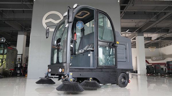  工業(yè)車間的掃地機(jī)好不好用呢？